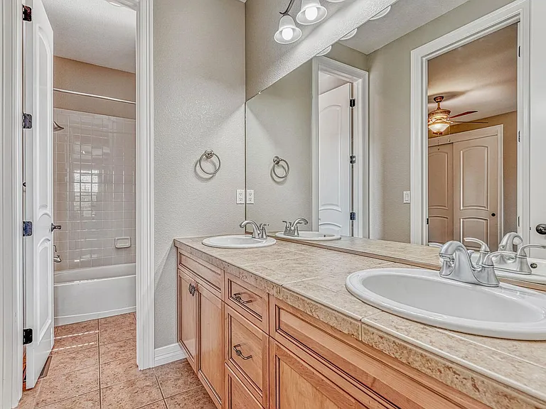 9611 Sunset Hill Dr — Photo 25