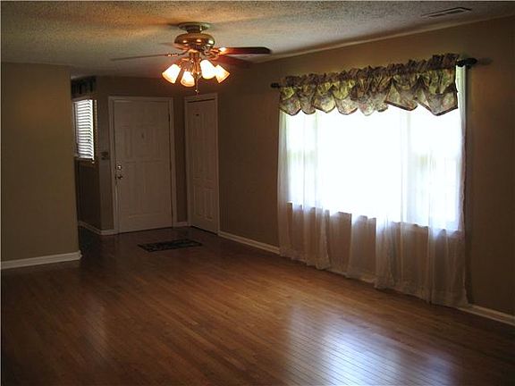 4th image of 202 Shasteen St