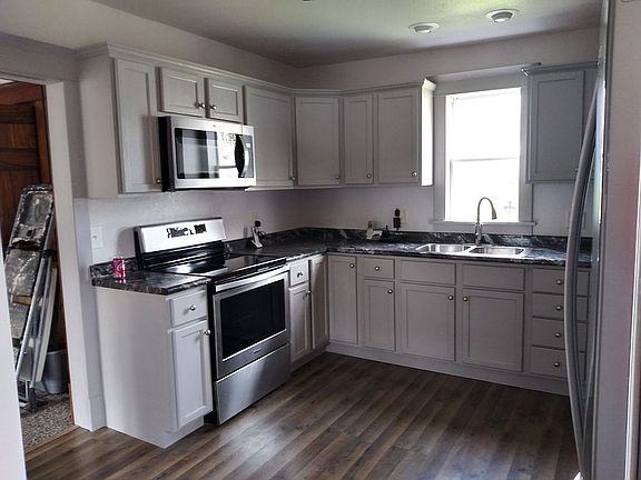 Kitchen 11'6" x 17'