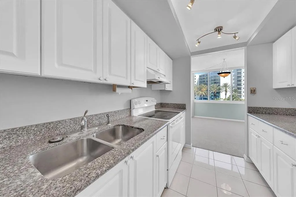 2 bed, 2.0 bath, 1350 sqft, $2,500 — Photo 4