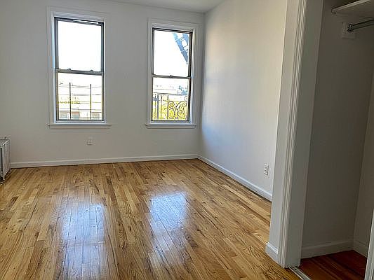 1st image of 610 W 204th St #335