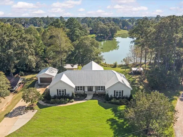 106 Lakeview Ln, Headland, AL 36345