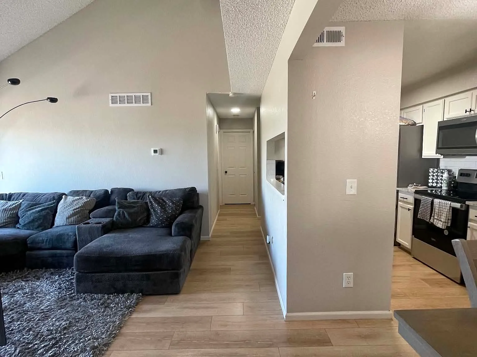 2 bed, 1091 sqft, $2,200 — Photo 3