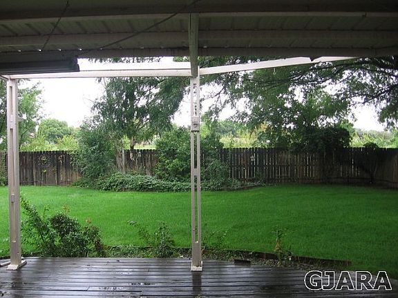 5th image of 582 E Valley Dr