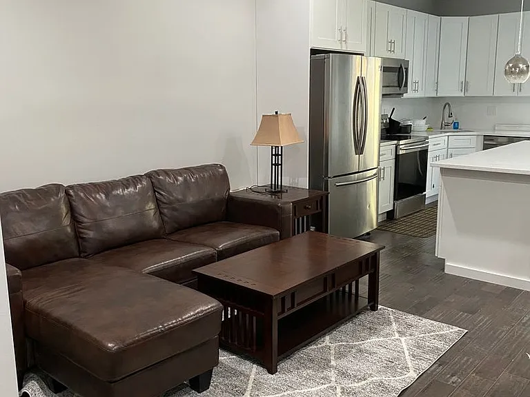 417 N Holly St — Photo 2