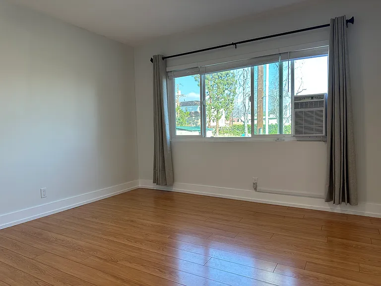 1015 E Wilson Ave #4 — Photo 15
