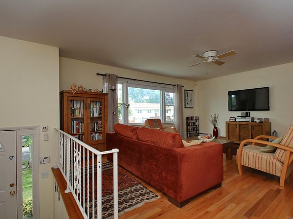 5th image of 42-05 Naugle Dr