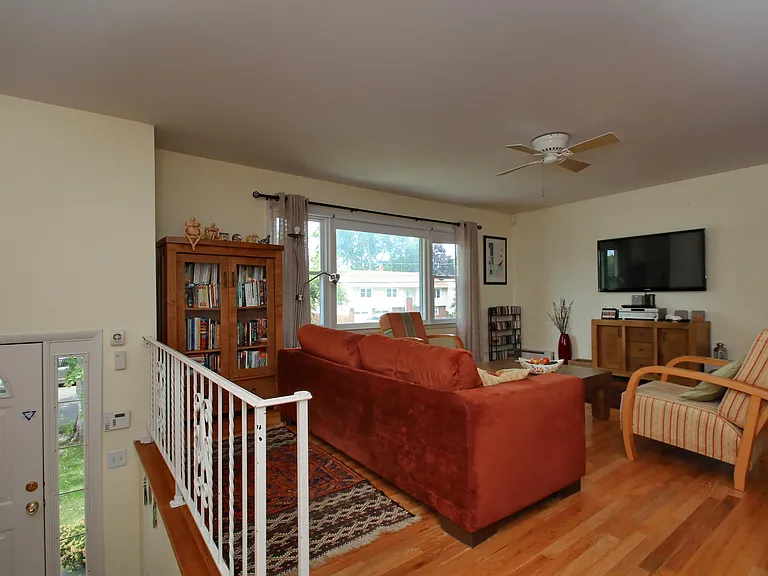 42-05 Naugle Dr — Photo 5