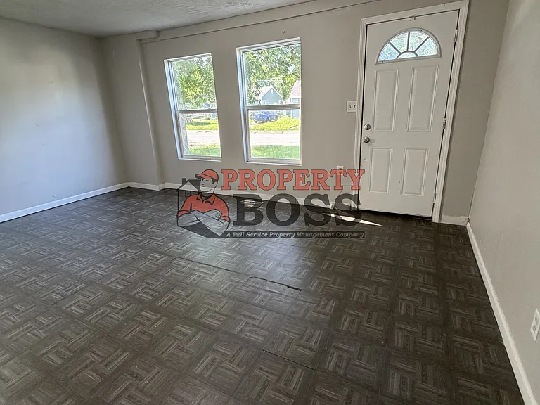 4520 E 10th Ave — Photo 8