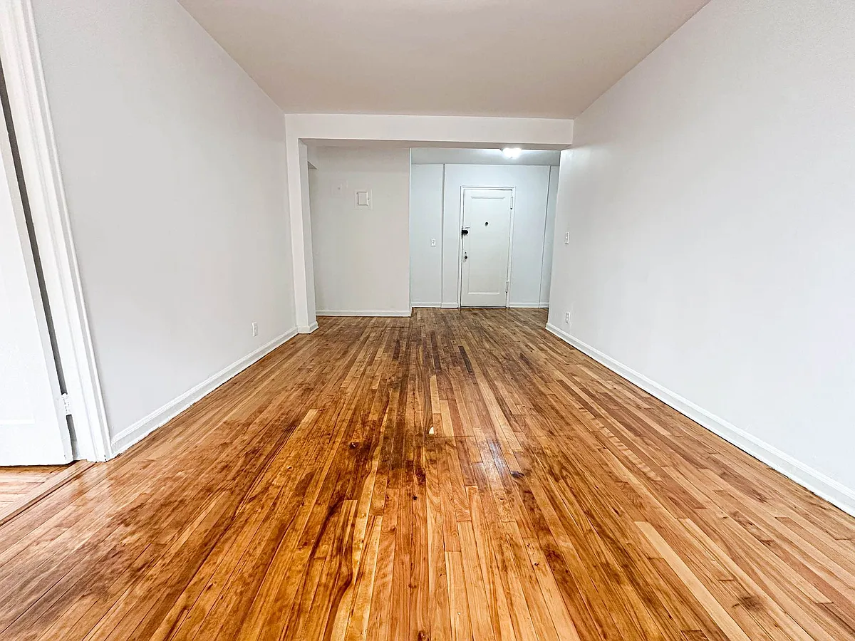 Building Photo - 85-11 34th Ave #3D