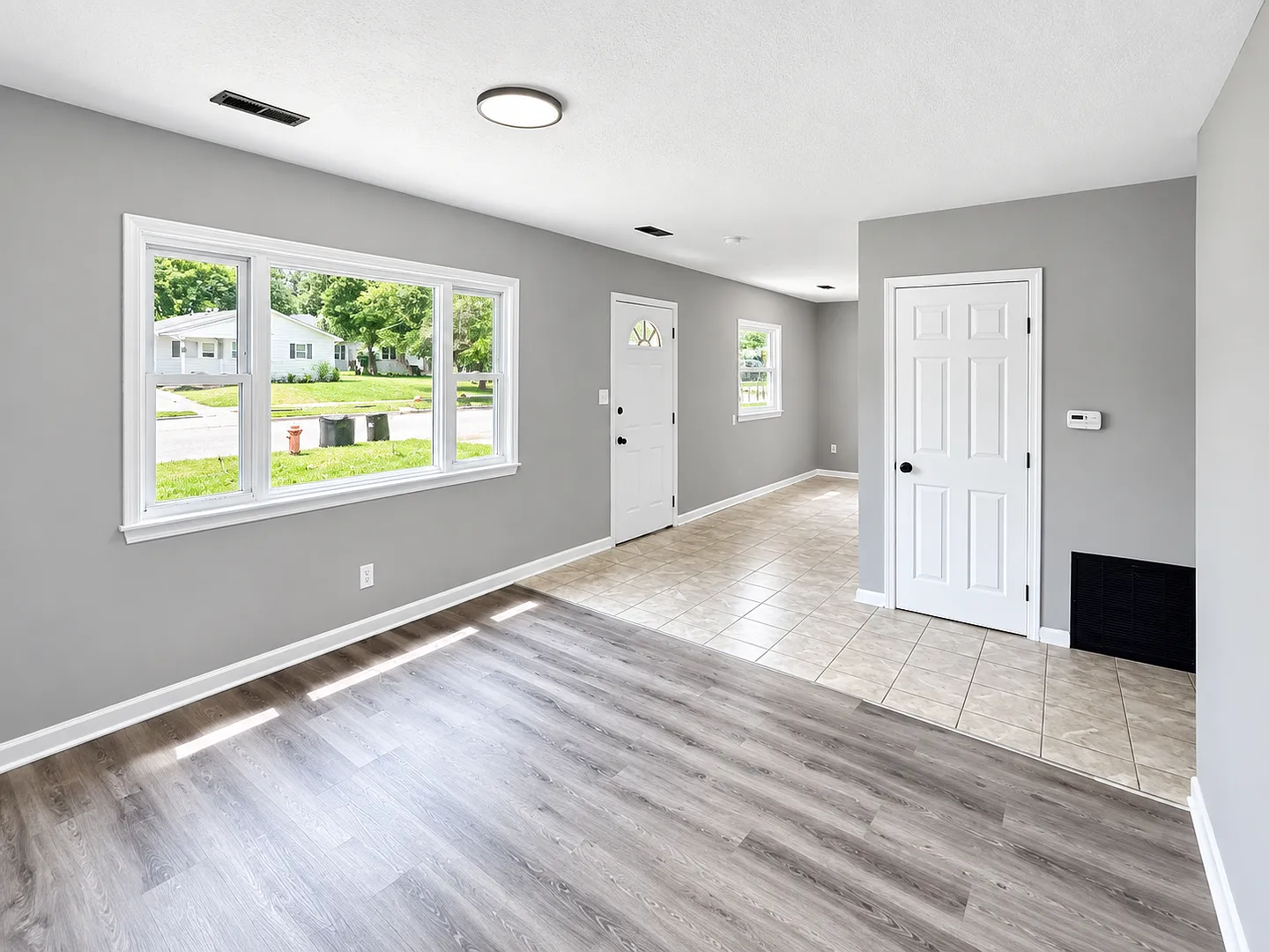 Beautifully Renovated 3BR Home with Modern Finishes & Spacious Yard — Photo 2
