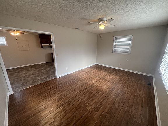 5th image of 220 Apache Cir