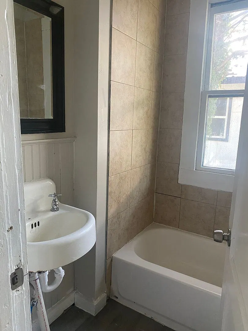 Recently Remodeled 2/1 in Sherman! — Photo 4