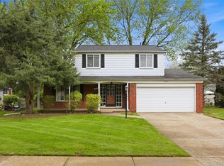 2229 Hillcrescent Dr, Troy, MI 48085
