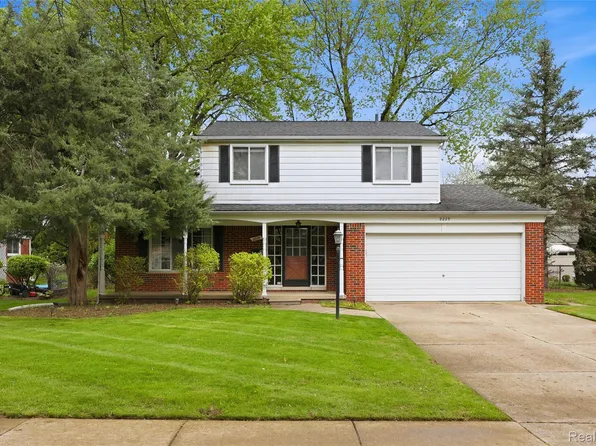 2229 Hillcrescent Dr, Troy, MI 48085