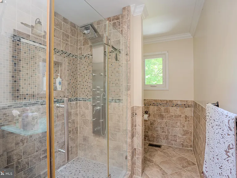 61 Amherst Way — Photo 39