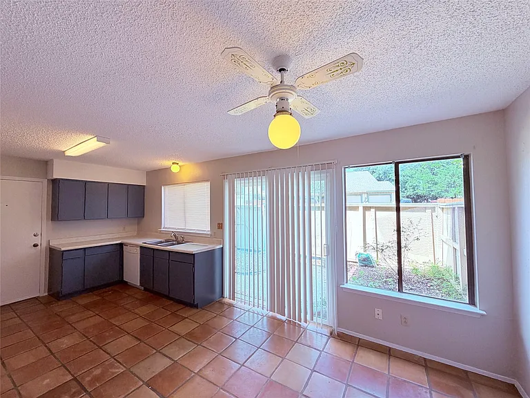9611 Blue Creek Ln — Photo 12