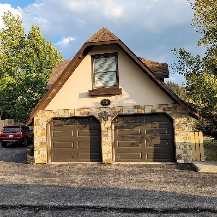2880 Alpenglow Way