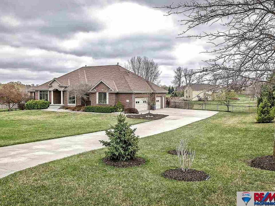 1st image of 16785 Cinnamon Dr