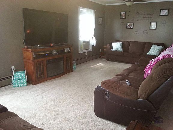 3rd image of 421 Mansion Ave