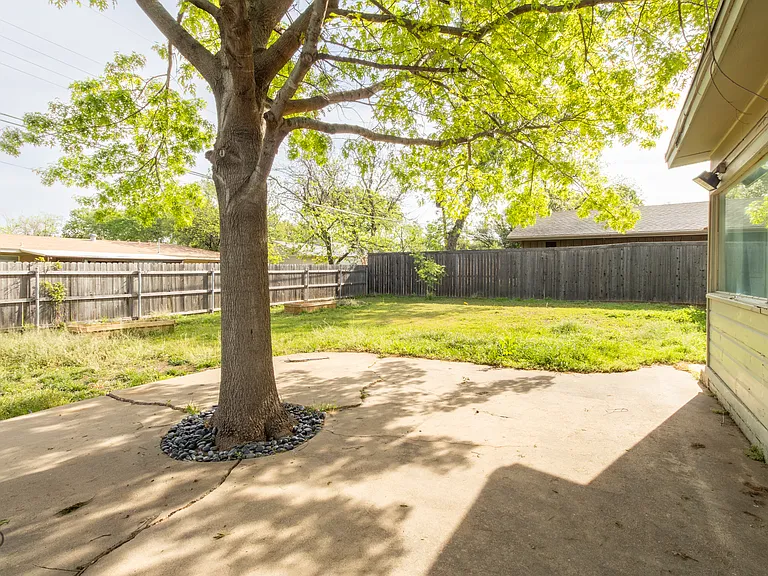 1556 Singleton Ave — Photo 22