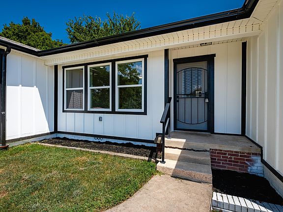 5th image of 4408 Maple St