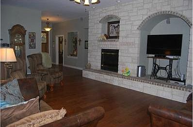 3rd image of 100 Arabian Ave S
