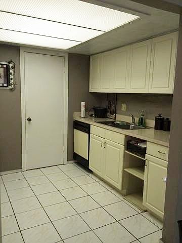 1st image of 207 Crown Oaks Way