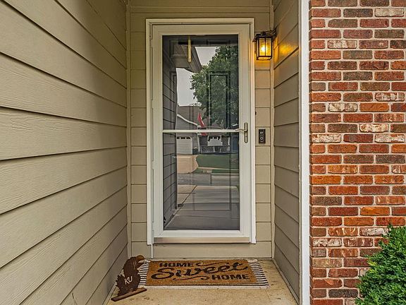 4th image of 1016 Andover St