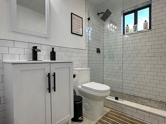 4th image of 190 NW 69th St #7