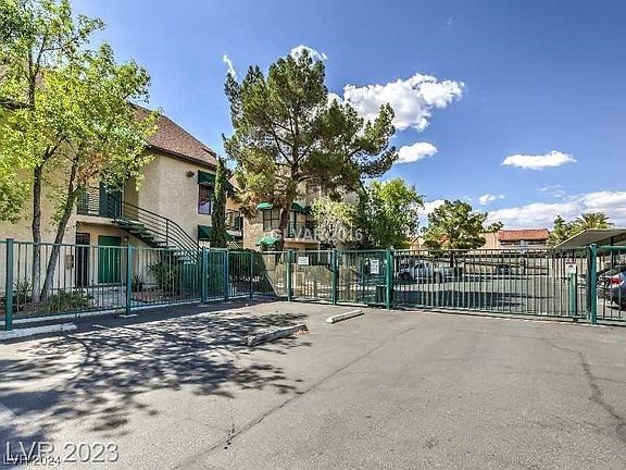 3rd image of 500 Elm Dr Unit 201