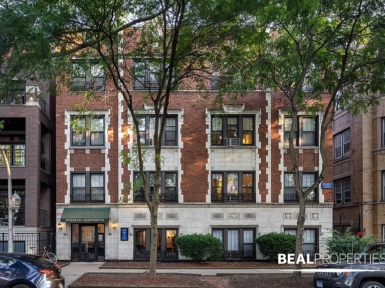 837 West Wolfram Street — Photo 1