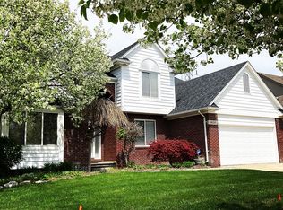 48207 Lamplighter Trl, Macomb, MI 48044