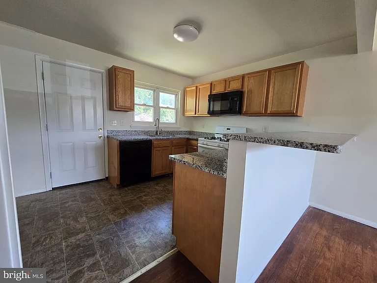 11 Glenwood Dr — Photo 9