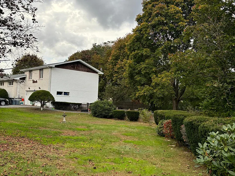 14 Zito Dr — Photo 2