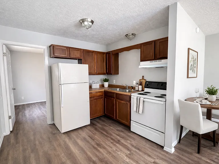 336 E Webster St — Photo 8