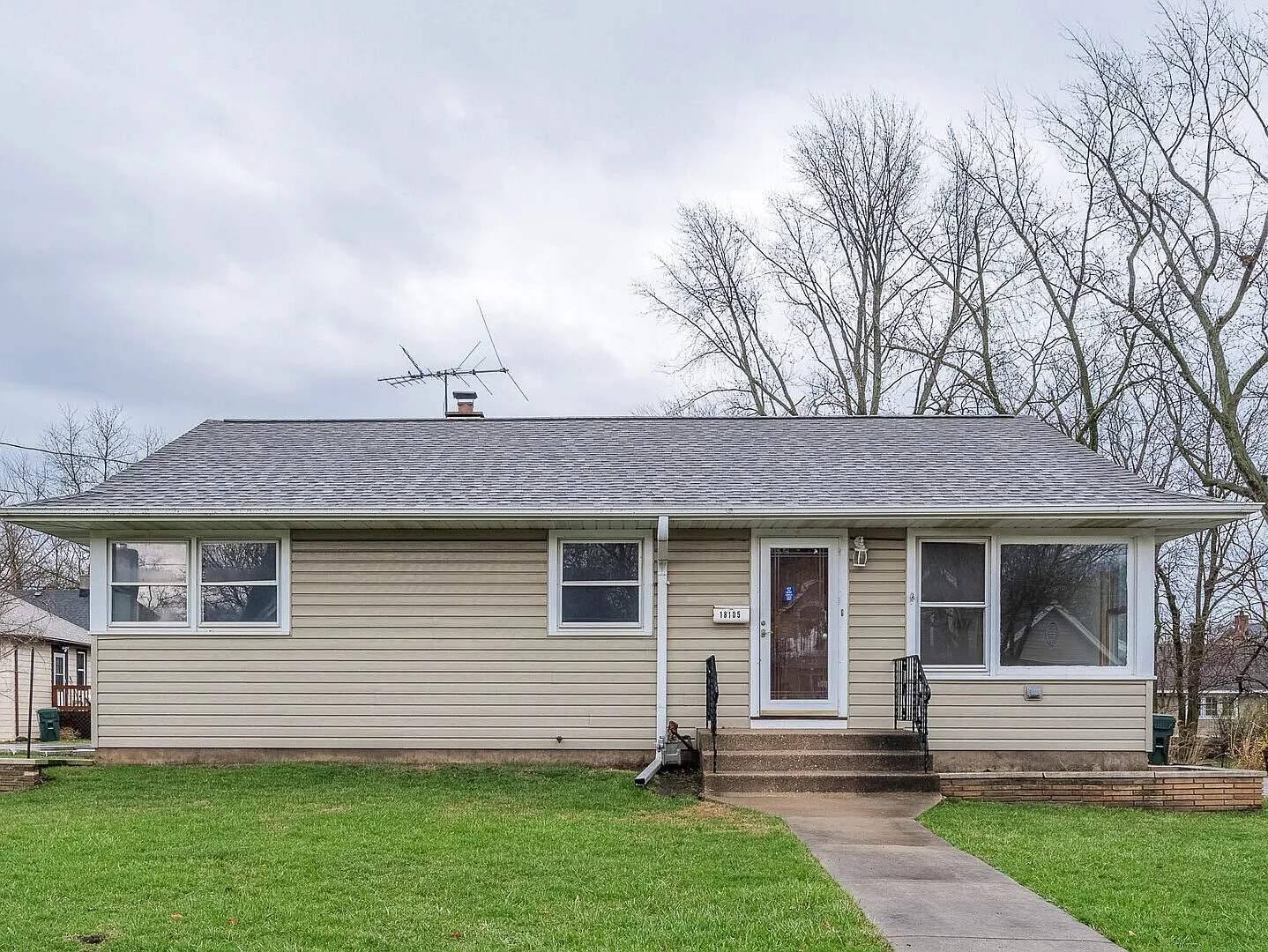 18105 Loomis Ave photo 1