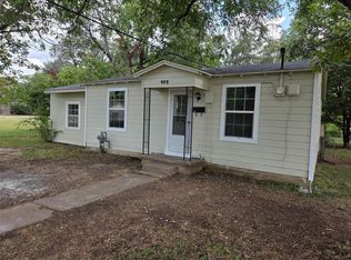 402 W Lackey St, West, TX 76691