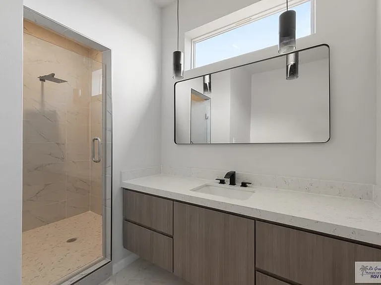 6941 Diamond Cove Dr — Photo 22
