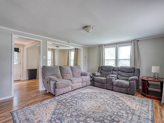 3rd image of 198 Oakway Ave