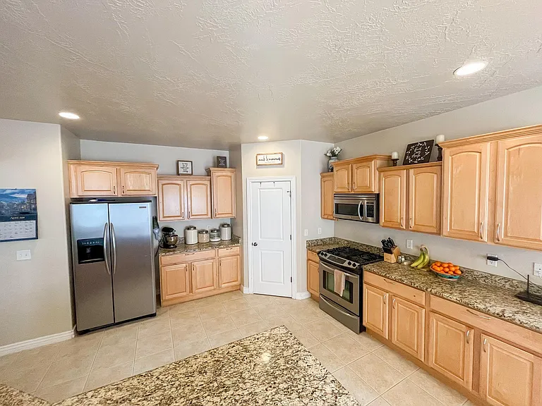 5370 N Chestnut St — Photo 23