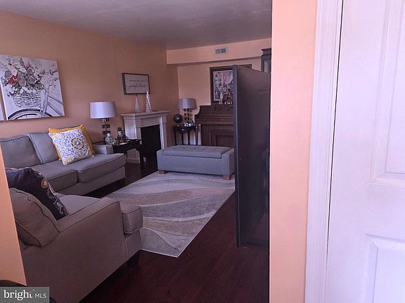 5th image of 1502 Roberts Way
