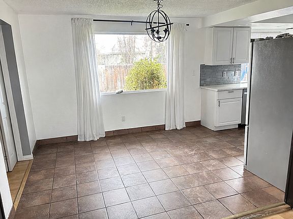 4th image of 2505 W Viola Ave