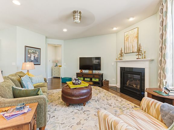 3rd image of 44 Pacific Ave