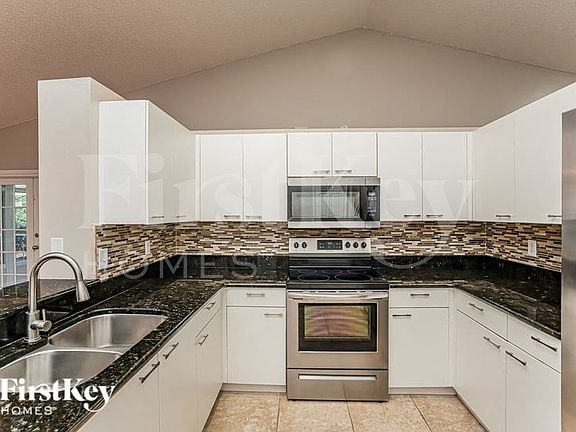 5th image of 9801 Sunnyoak Dr