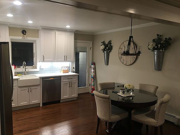 4th image of 43 Arpage Dr E