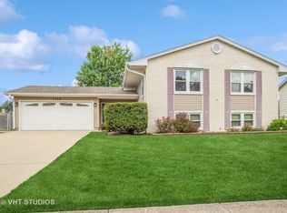 1458 Kathleen Way, Elk Grove Village, IL 60007