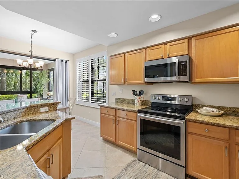 27190 Oakwood Lake Dr #102 — Photo 11