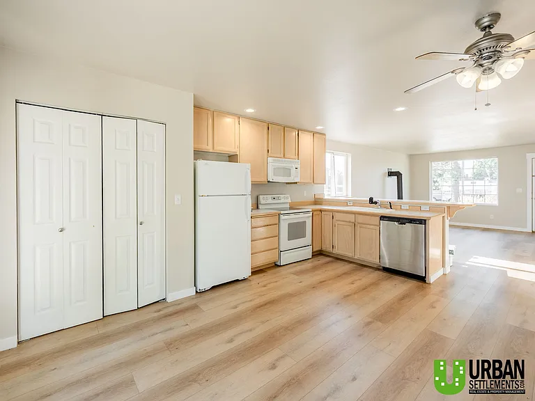 4112 E 23rd Ave — Photo 4