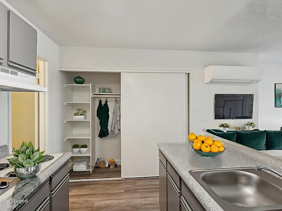 Village Square Apartments_Staged6